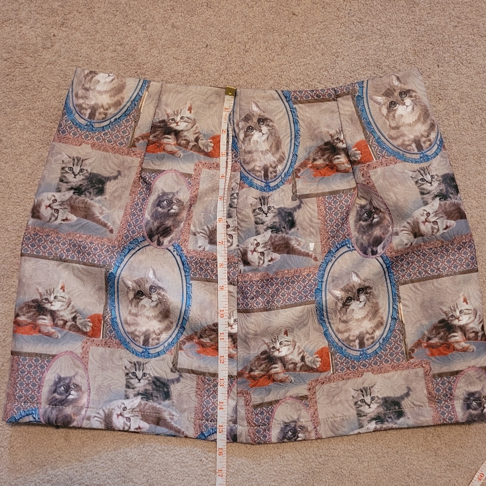 Large cat patterned skirt - Picture 9 of 9